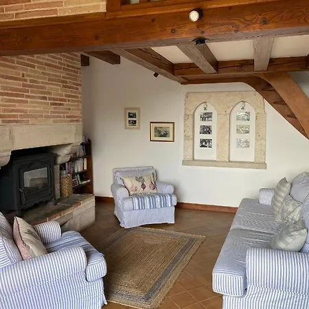 Holiday home Maison Charmante A Avec Piscine Privee Bruniquel